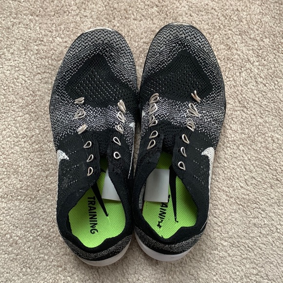 nike running shoes - Picture 1 of 4